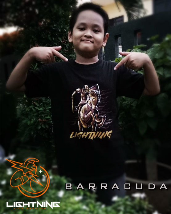 BARRACUDA adalah Kaos Anak Khusus Cowok, sangat cocok untuk seorang anak yang terispirasi menjadi seorang Laki-laki yang Tangguh dan Pemberani.